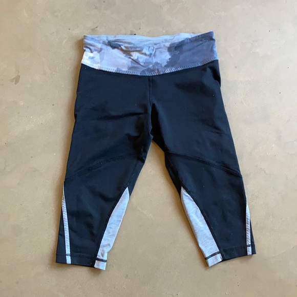 Lululemon cropped yoga pants - Picture 1 of 5